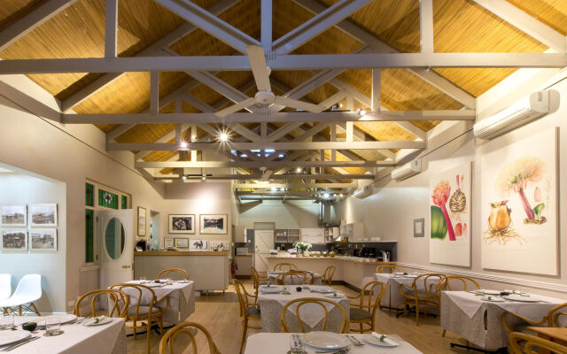Quarry Lake Inn