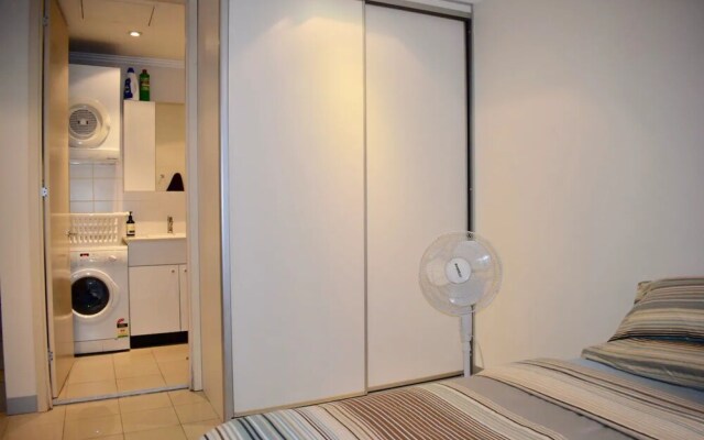 Tranquil 1 Bedroom Apartment With Sunny Courtyard