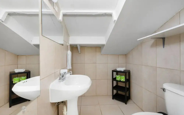Newly Renovated Queen Bed Studio Loft Palmbeach