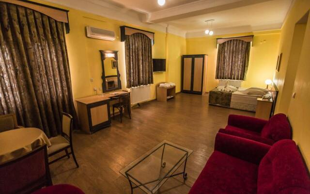 Tassaray Hotel