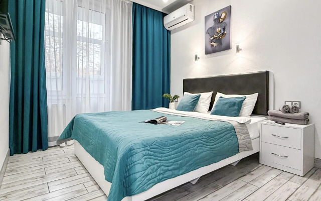 Вокруг света на улице Революции 1905 года