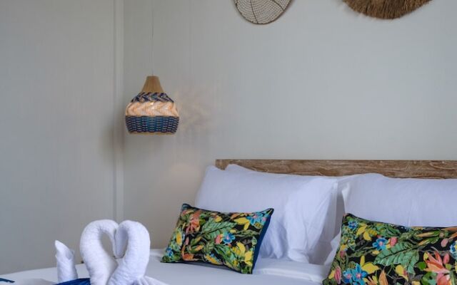 Omah Bleue Villa by Betterplace