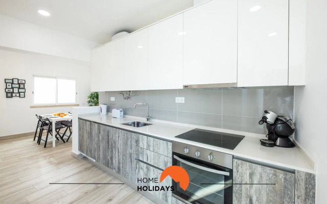 #074 Stunning Flat 3 min Oldtown, Peneco Beach