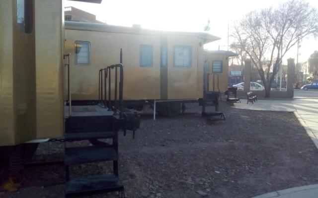 Onkel Inn Wagon Sleepbox Uyuni