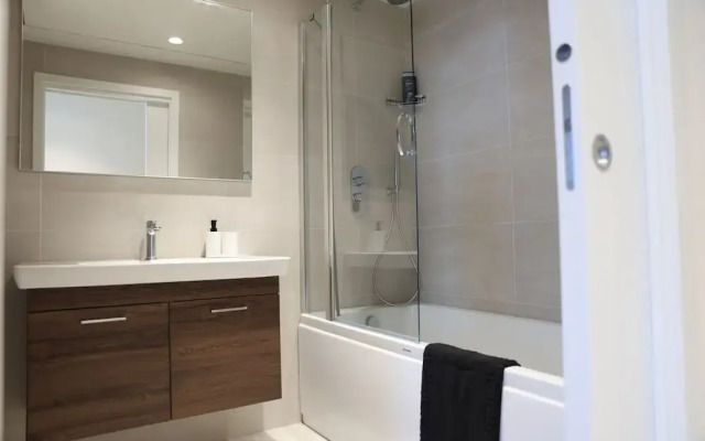 Luxury High Floor Suite Mercury Towers