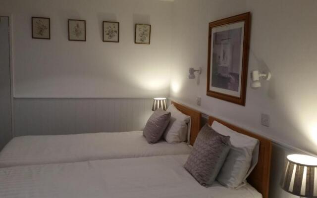 Halfway House Hotel