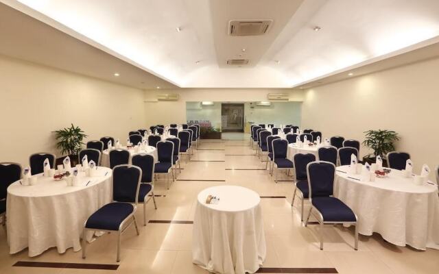 Hotel Green Park Hyderabad