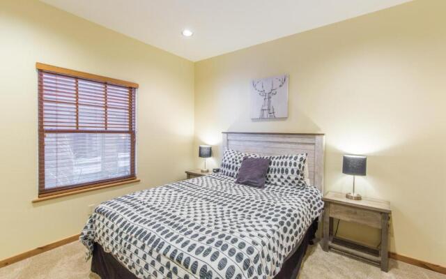 Elkhorn Townhome 1947 Townhouse