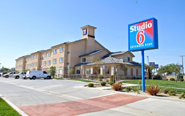 Studio 6 Bakersfield, CA