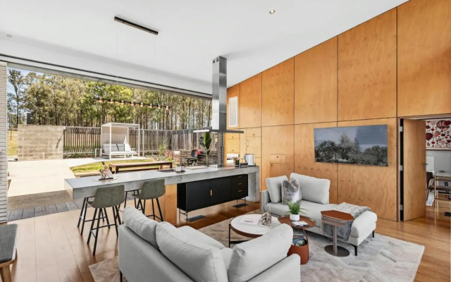 The Longhouse - Suite 3