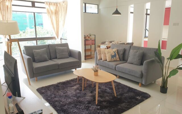 Fahrenheit88 by Sarah's Lodge