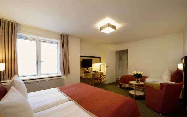 Ascot Hotel & Apartments