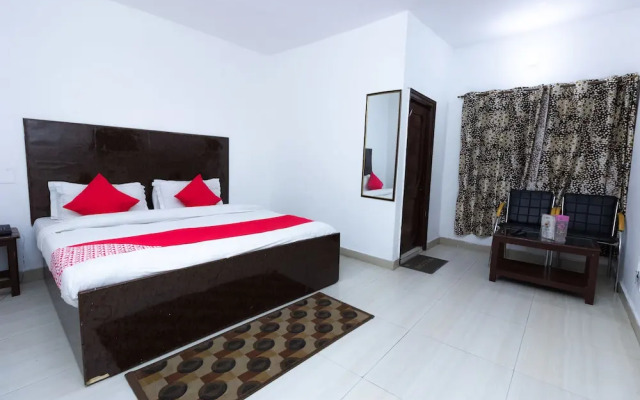 OYO 8951 Hotel Royal Regency