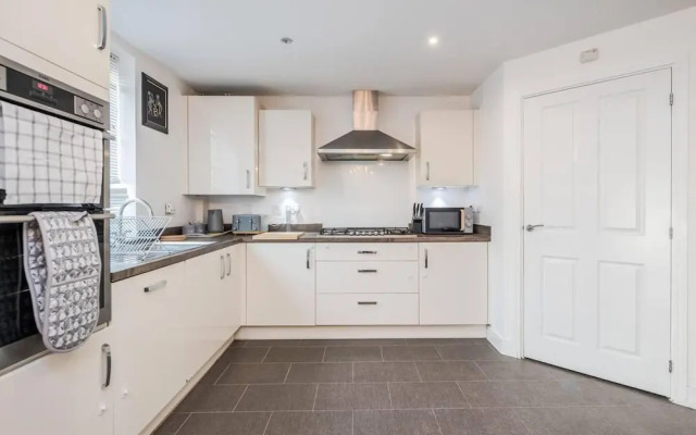 tms Cheerful 5bdr House! Thurrock! Free Parking!