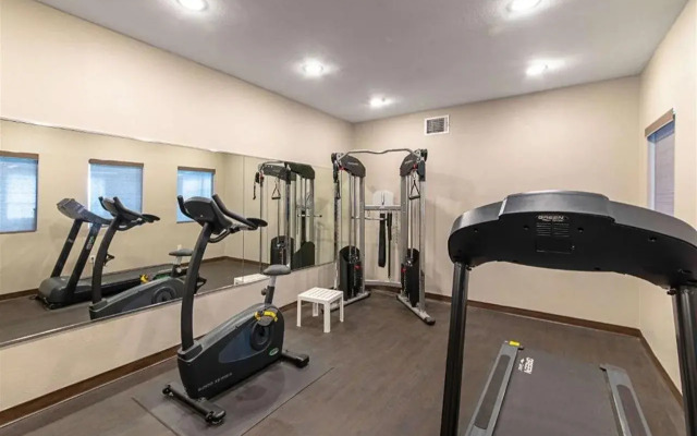 Quality Inn & Suites Airport
