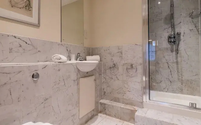 A Place Like Home - Elegant Apartment near Green Park