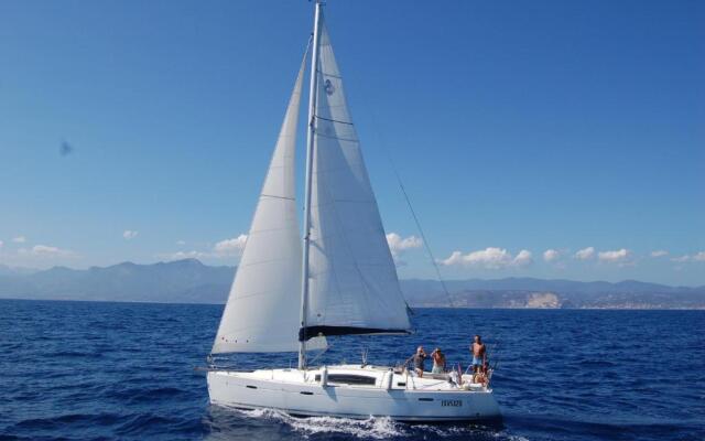 Le Vele Residence Sailing Boat