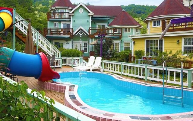 Art in olive pension