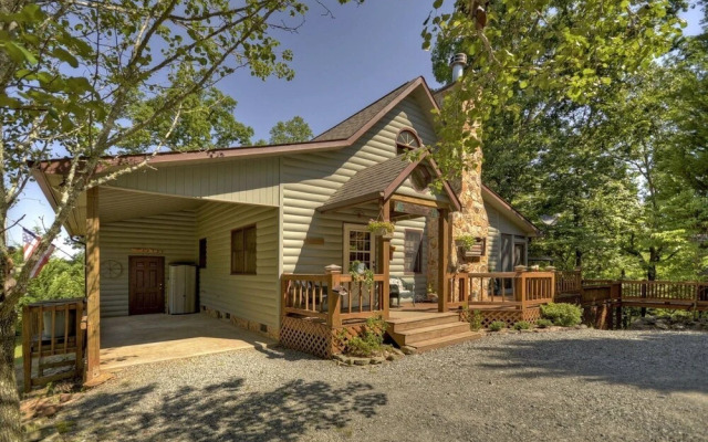 Snuggle Inn & Treehouse