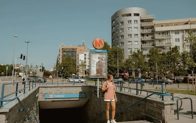 Chic Metro-side Apartment