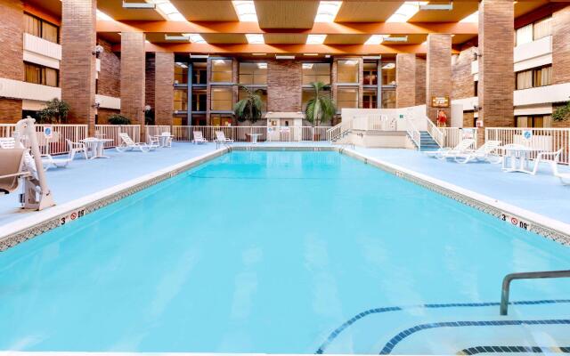 Clarion Hotel & Conference Center Lansing West