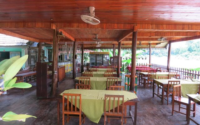 Namkhan Riverside Hotel