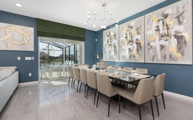 St010v: 10 Bed, Spiderman, Fashionista