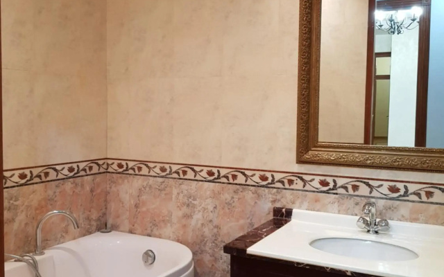 Northern Avenue 2 bedroom Deluxe apartment with Balcony HH644