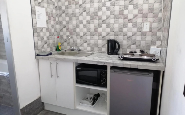 Gugu's Private and Cosy Guest Studio 4