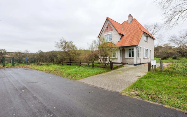 Renovated Hortensia Villa Next to the Dunes
