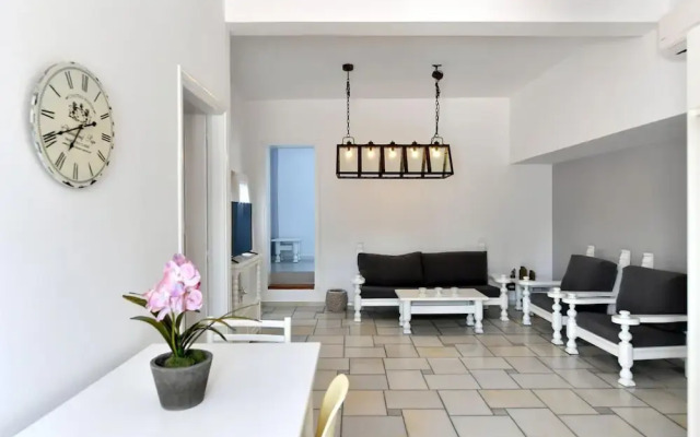 Anemolia Apartments With Pool