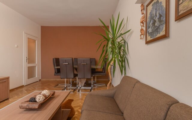 FM Deluxe 2-BDR Apartment - Our Home Is Your Home