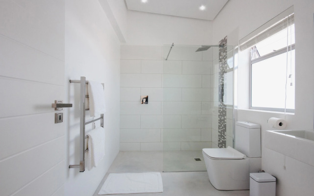 A Riverbed Guesthouse