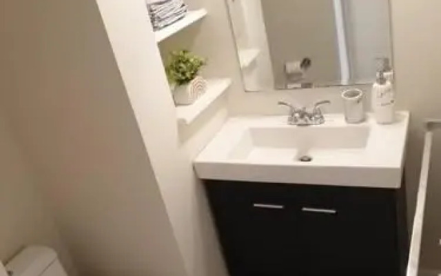 Happy, Cozy, Fun, Loving suite in West Vancouver