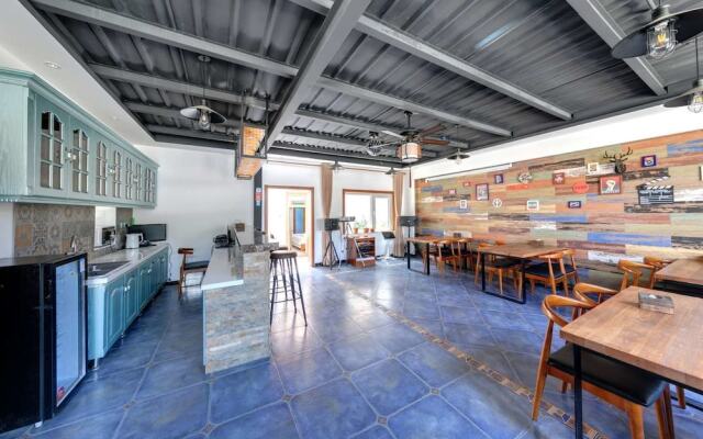 GuBei Water Town Revolution Hotel