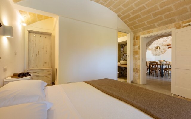 2220 Trulli Biancapetra by Perle di Puglia