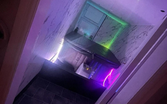 Lush Jacuzzi Apartment With Balcony
