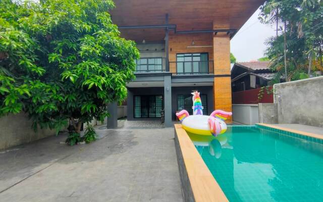 Lan House Pool Villa