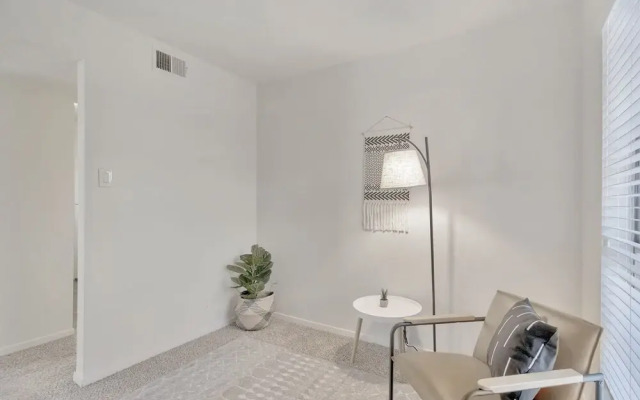 Relaxing 1BR Getaway in Heart of Midland