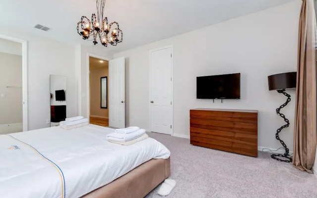 Edgy and Modern 7 Bed 5 Ba Villa Pool & Spa 1800saw