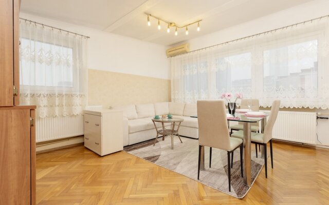 Sienna Apartment With AC by Renters