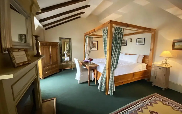 The Red Lion Inn Resort 1704