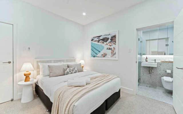 Coconut Apartment at Palm View Collective – Guest Rooms – Sydney