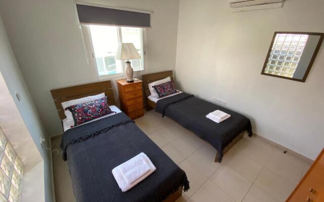 2 Bedroom Roof Terrace & Sea View Apartment