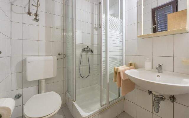 Pleasant Oriana Apartment near Sea