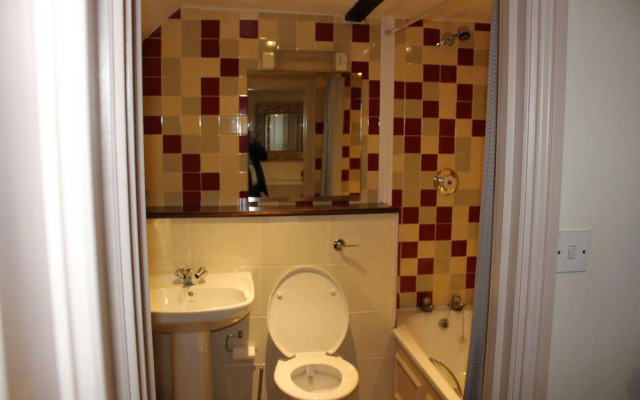 The Whyte Harte Hotel - Inn