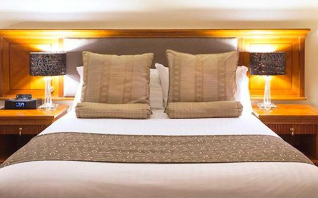 Clarion Hotel City Park Grand