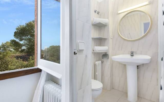 Apartment - 4 Bedrooms with Pool and Sea views - 107154