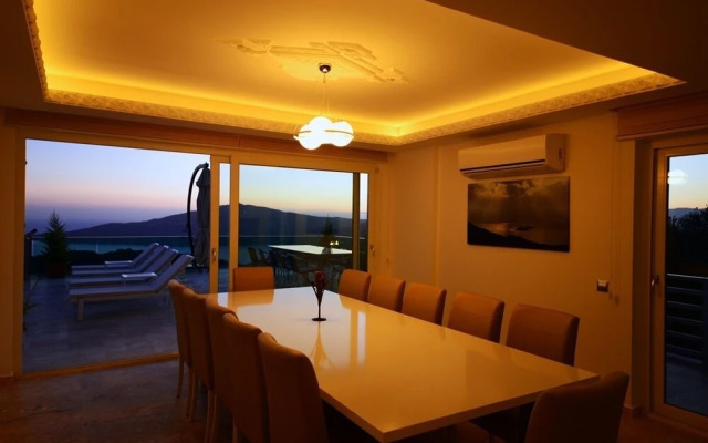 Villa Montana by Akdenizvillam