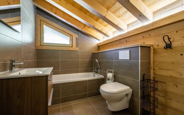 BALATA - Charming Chalet with Hot tub and Views